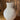 Vase en plastique blanc travaillé rustique
